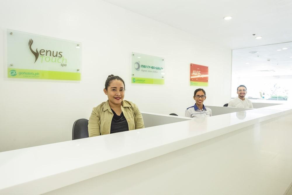 Go Hotels Timog Quezon City Eksteriør billede