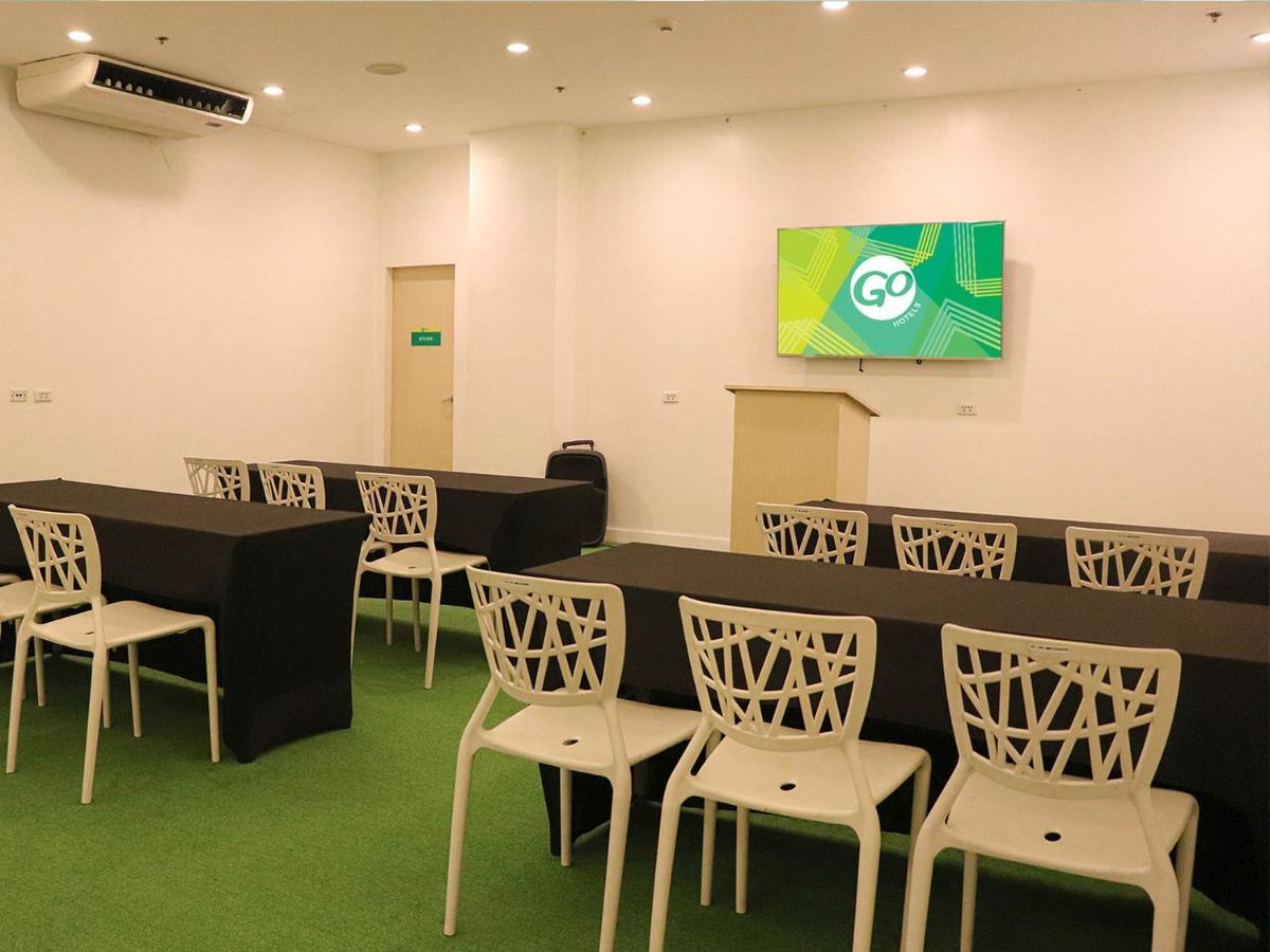 Go Hotels Timog Quezon City Eksteriør billede