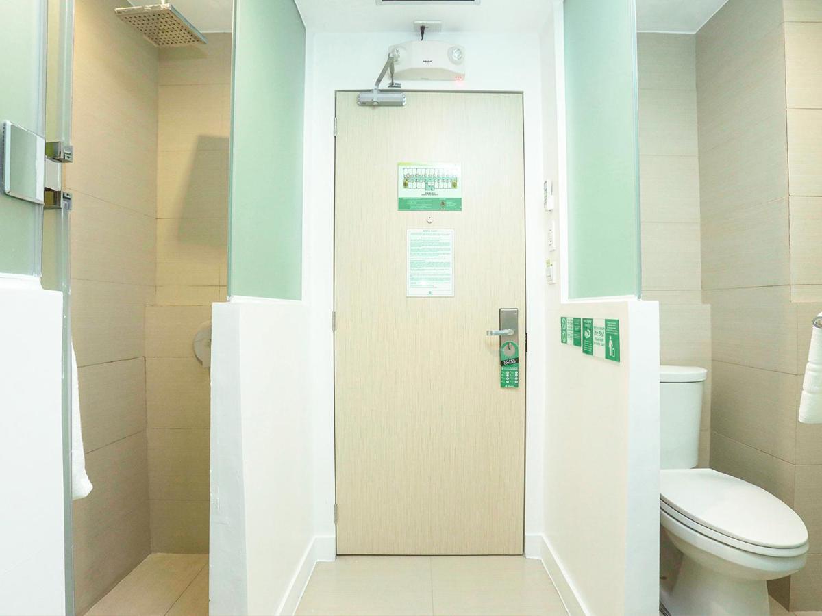 Go Hotels Timog Quezon City Eksteriør billede