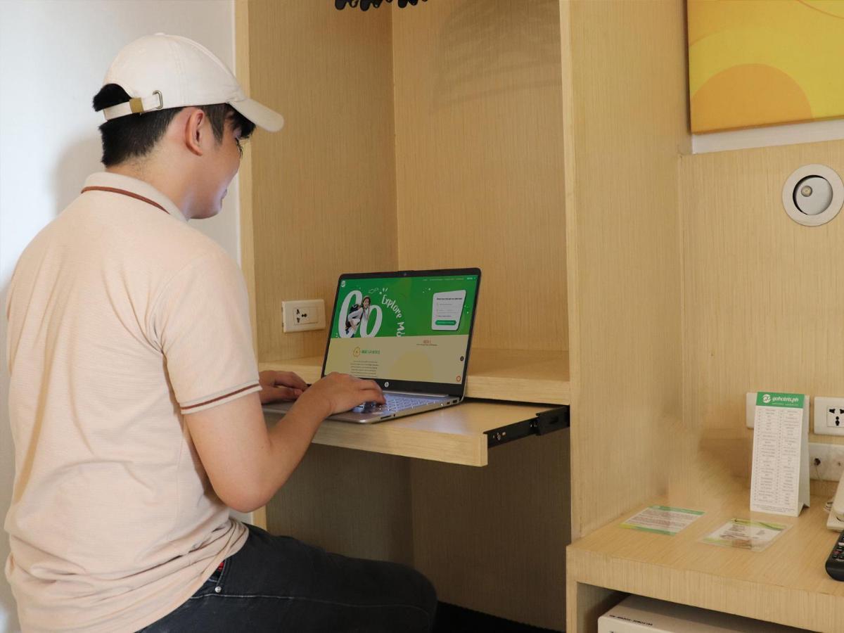 Go Hotels Timog Quezon City Eksteriør billede