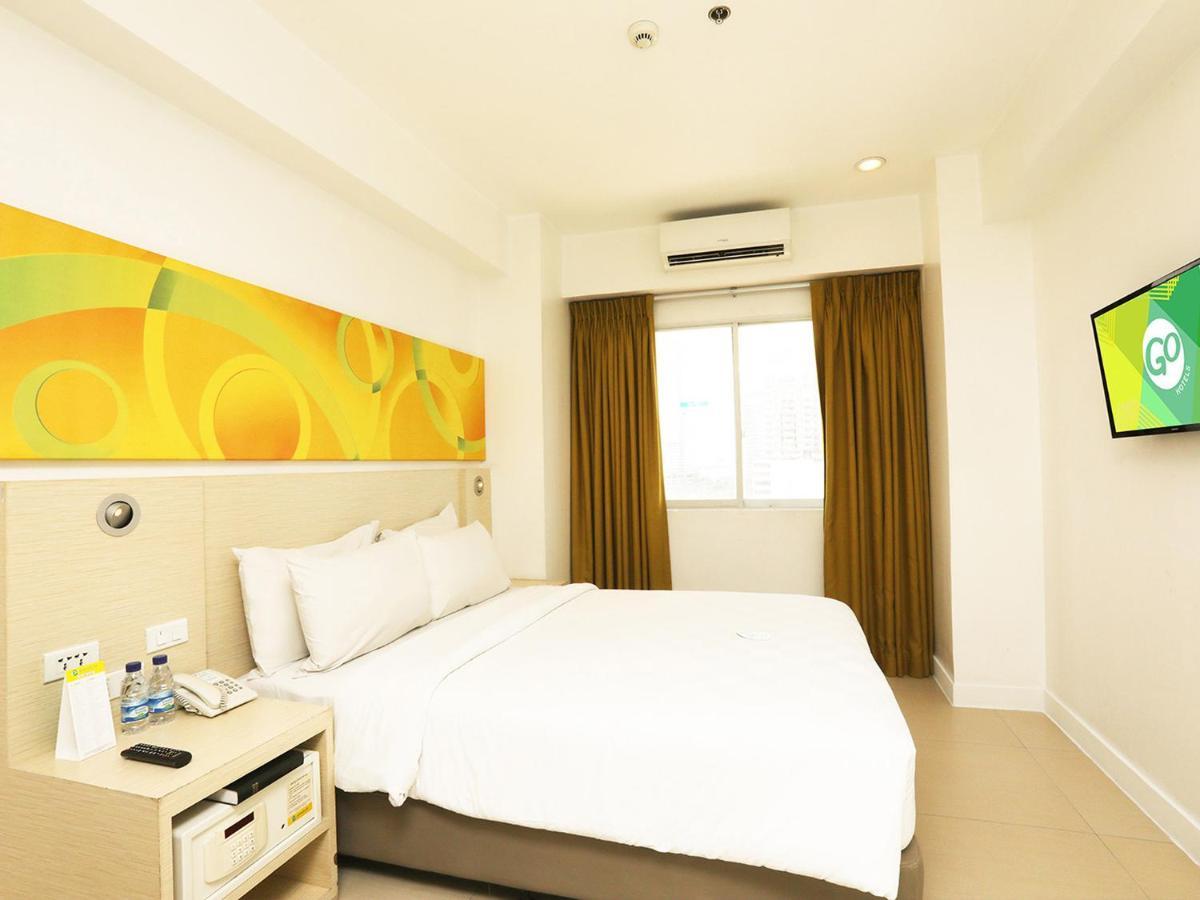 Go Hotels Timog Quezon City Eksteriør billede