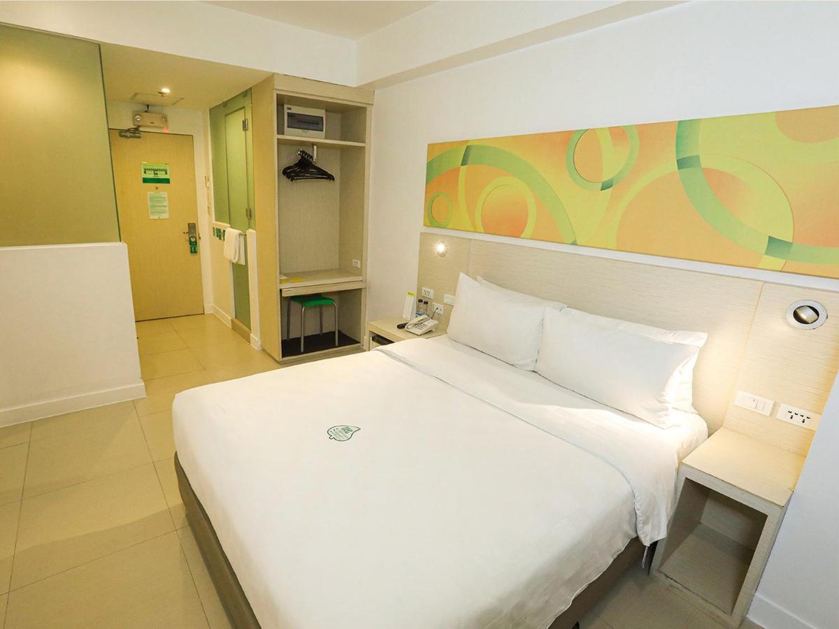 Go Hotels Timog Quezon City Eksteriør billede