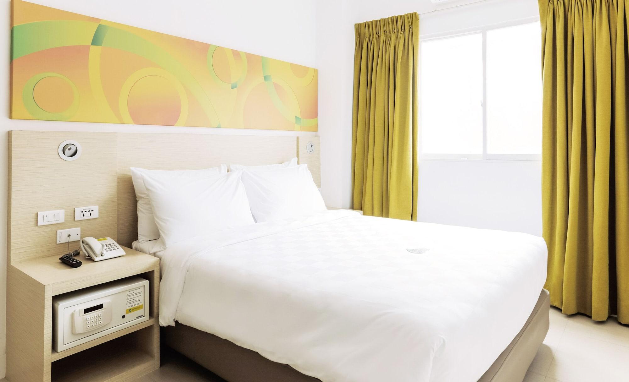Go Hotels Timog Quezon City Eksteriør billede