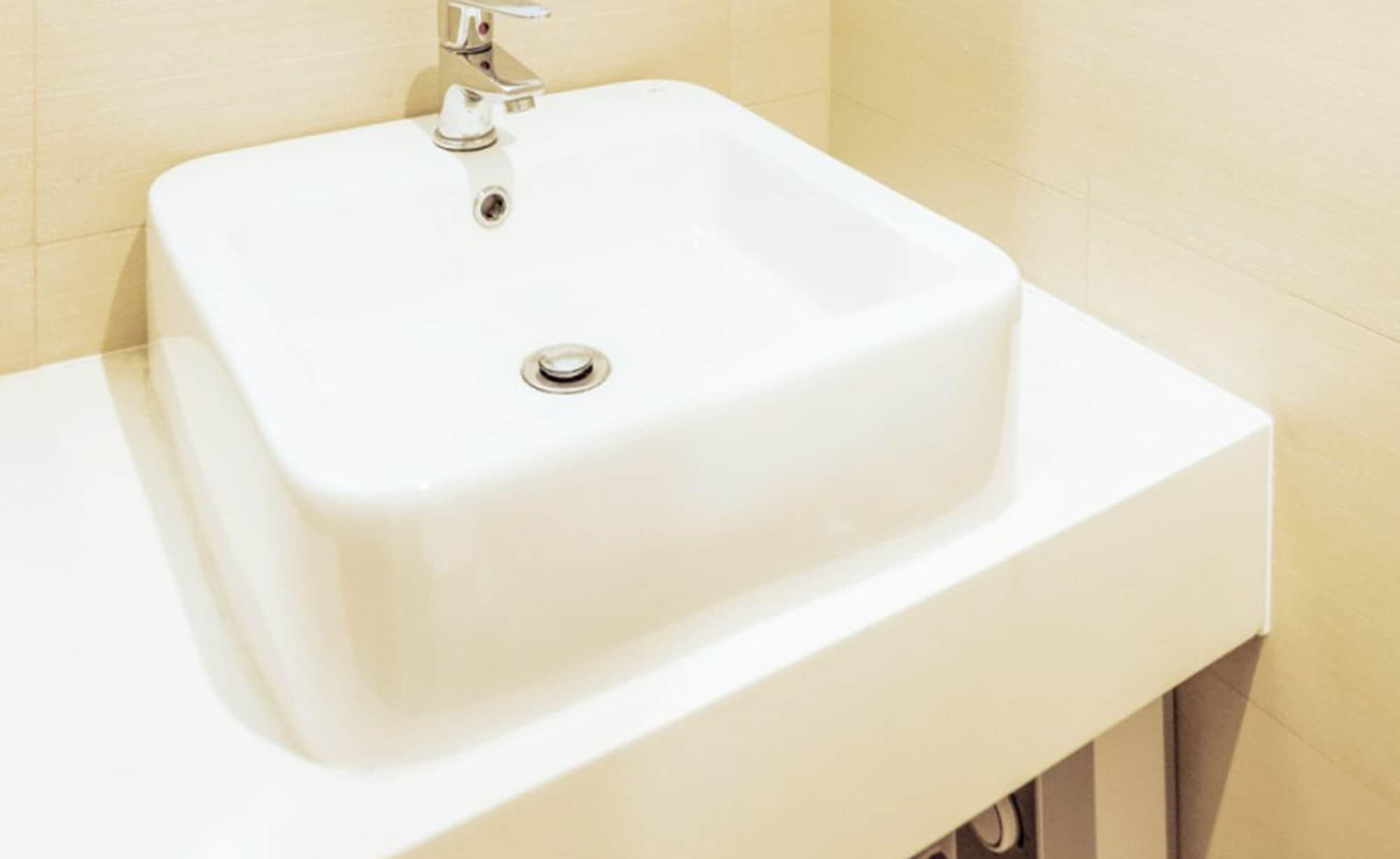 Go Hotels Timog Quezon City Eksteriør billede