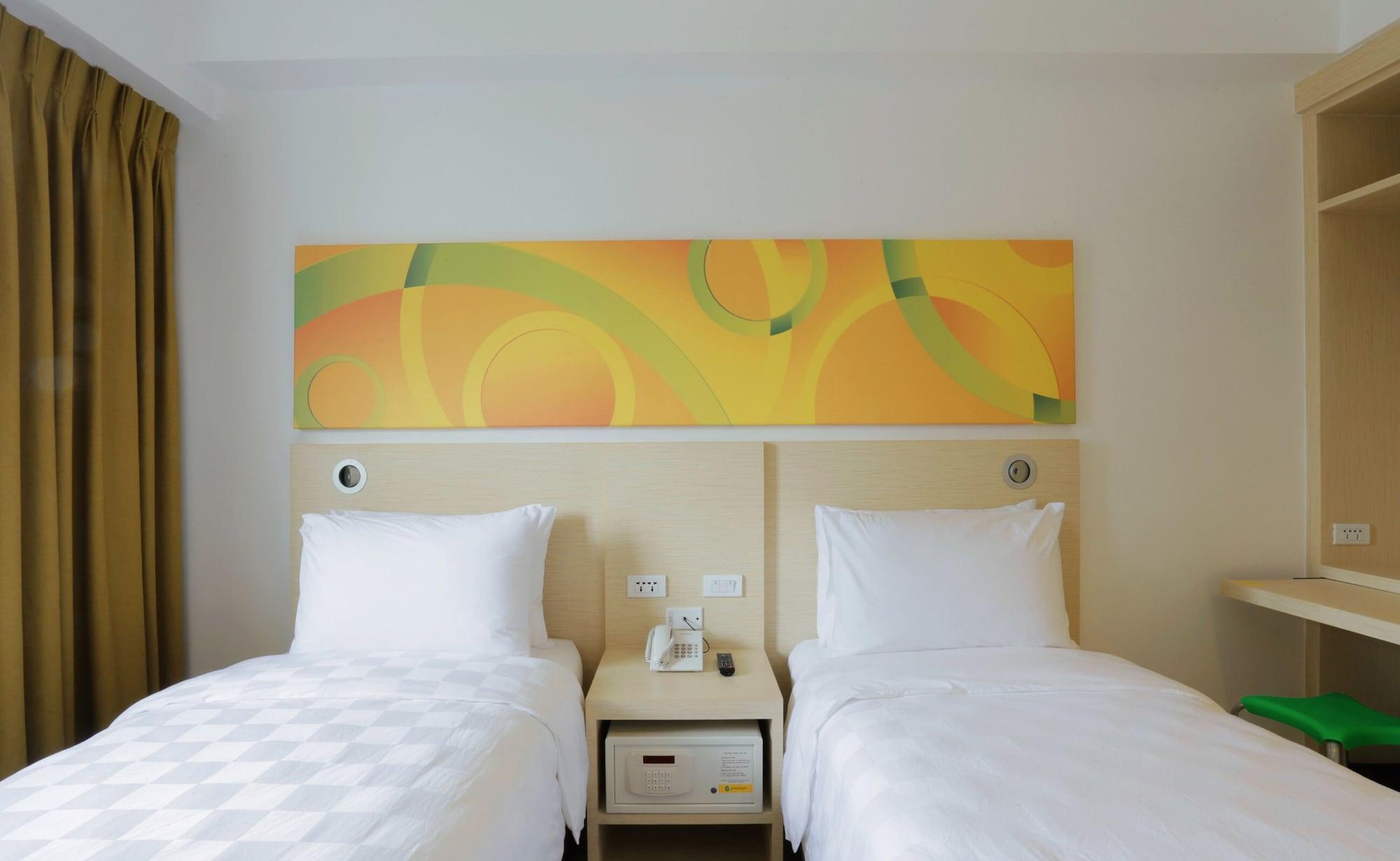 Go Hotels Timog Quezon City Eksteriør billede