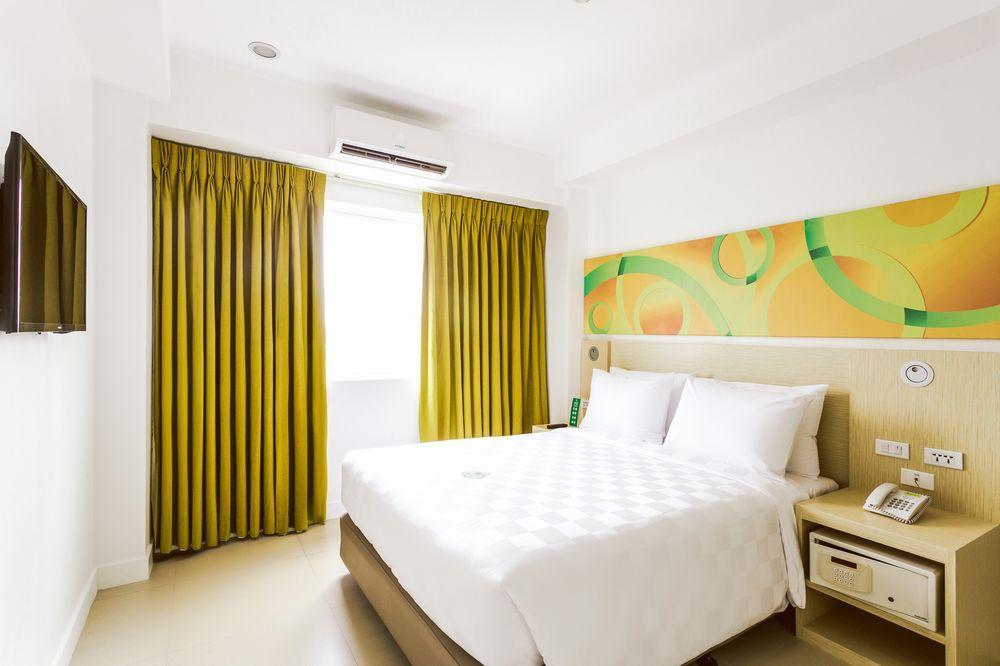 Go Hotels Timog Quezon City Eksteriør billede