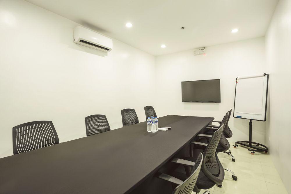 Go Hotels Timog Quezon City Eksteriør billede