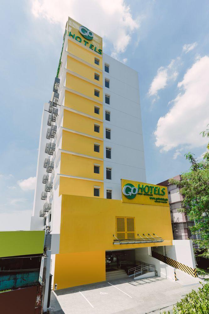 Go Hotels Timog Quezon City Eksteriør billede