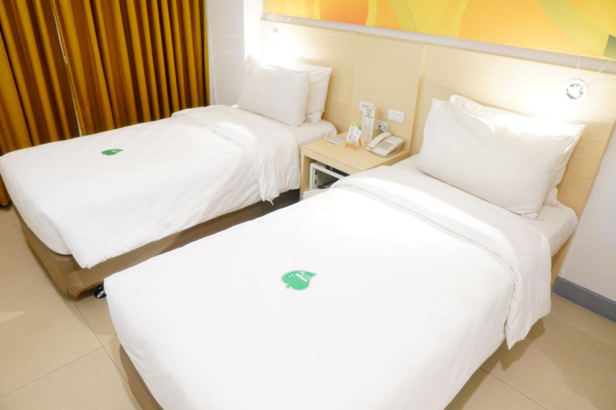Go Hotels Timog Quezon City Eksteriør billede
